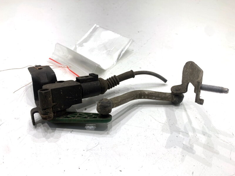 Snímač náklonu xenón predný ľavý VW Sharan (7N1, 7N2) 2010 - 2022