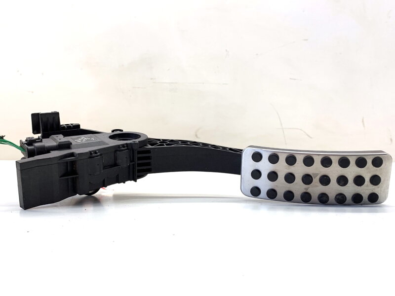 Plynový pedál Mercedes-benz Class A (W176) 2012 - 2018 A2463001604