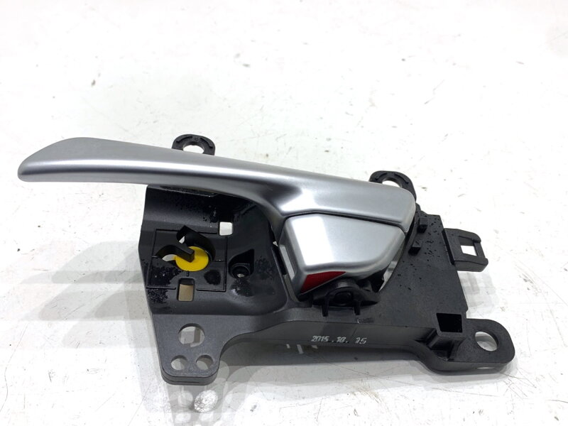 Kľučka vnútorná ľavá predná Hyundai Tucson (TL, TLE) 2015 - 2022