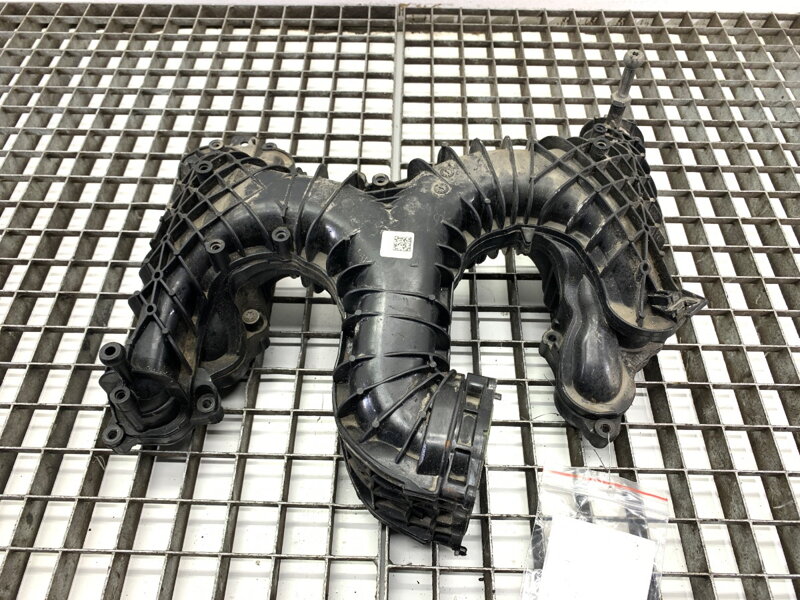 Sacie potrubie Audi Q8 (4MN) 2018 - 2022