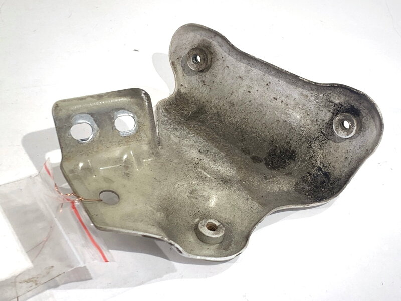 Uchytenie blatníka ľavé predné Skoda Fabia III (NJ3) 2014 - 2022