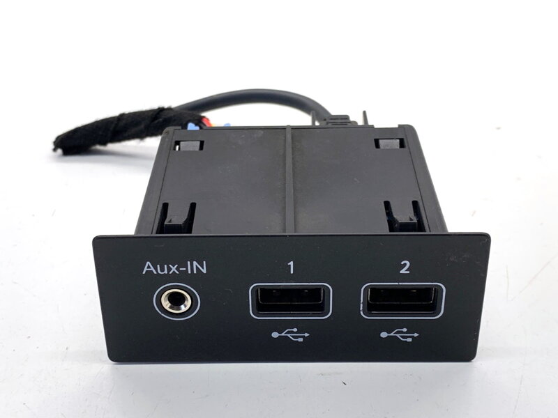 Zásuvka / uloženie USB Renault Arkana I (LCM_) 2019 - 2022 280231553R