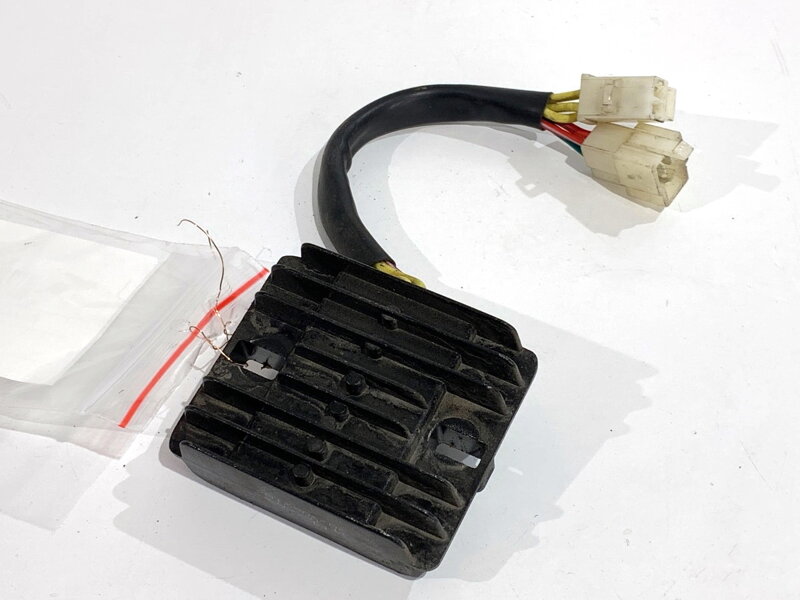 Regulátor napätia Junak 906