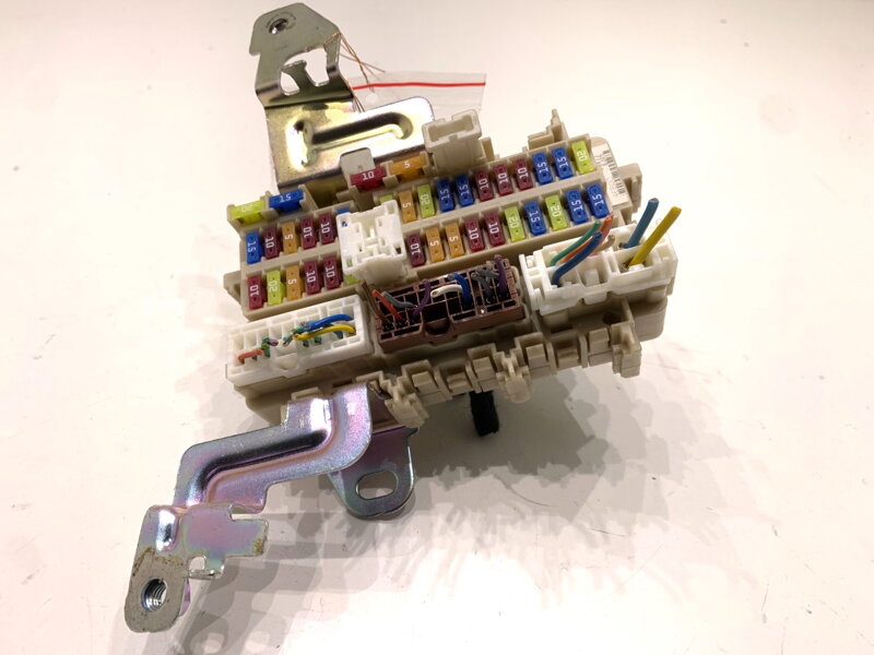 Poistková skrinka Nissan Qashqai II SUV (J11, J11_) 2013 - 2022