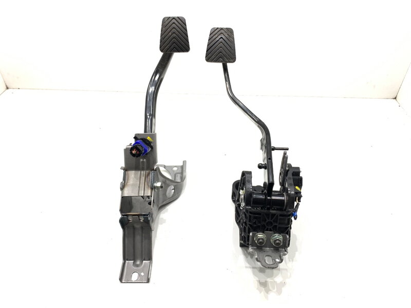 Pedále manuálna KIA Ceed (CD) 2018 - 2022 32800-J7100KB