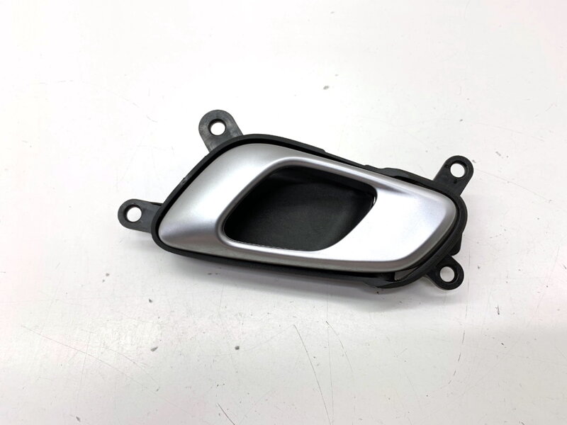 Kľučka vnútorná ľavá predná KIA Ceed (CD) 2018 - 2022 82613-J7000