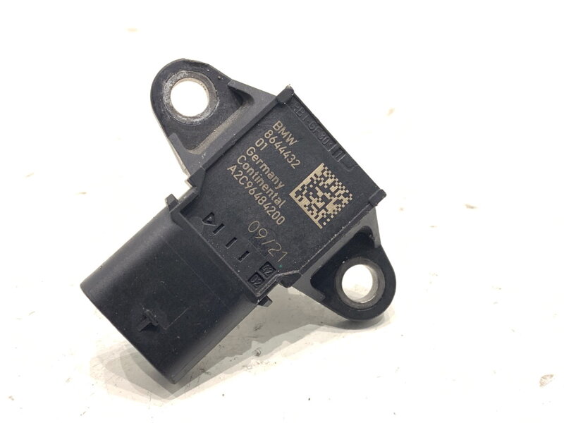 Snímač tlaku preplňovania BMW 5 (G30, F90) 2016 - 2022 8644432