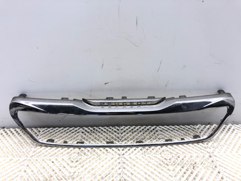 Maska chladiča grill Peugeot 308 SW II (LC_, LJ_, LR_, LX_, L4_) 2014 - 2021 AA35899408