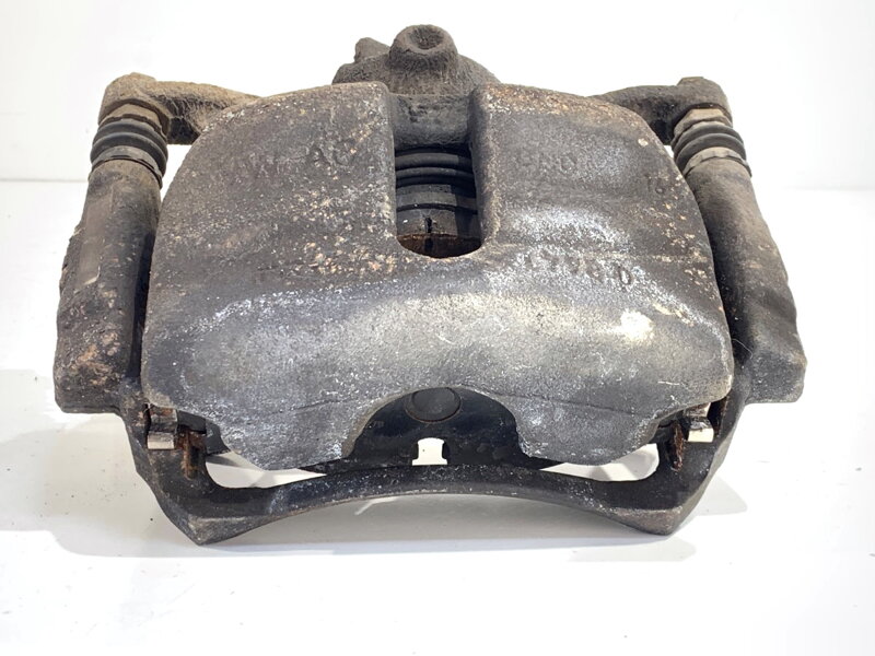 Brzdový strmeň ľavý predný Audi A3 Limousine (8VS, 8VM) 2013 - 2022