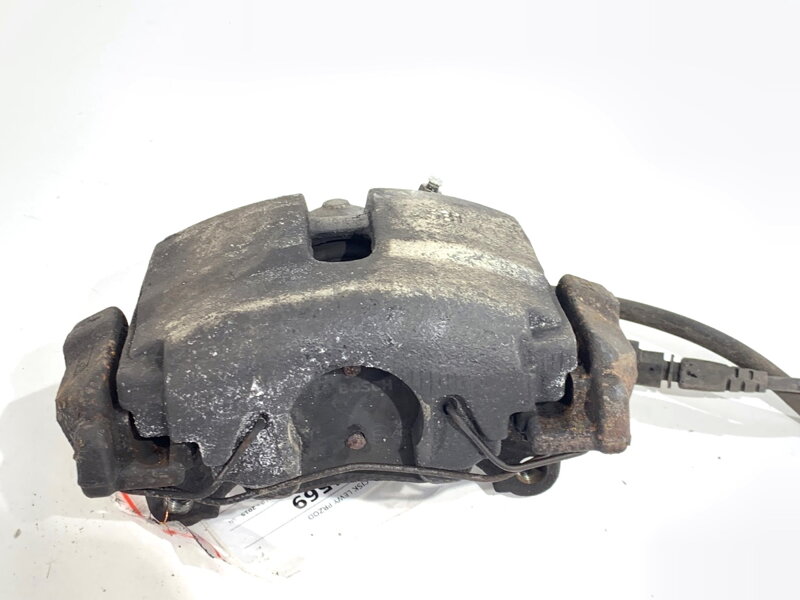 Brzdový strmeň ľavý predný VW Passat B7 Variant (365) 2010 - 2015