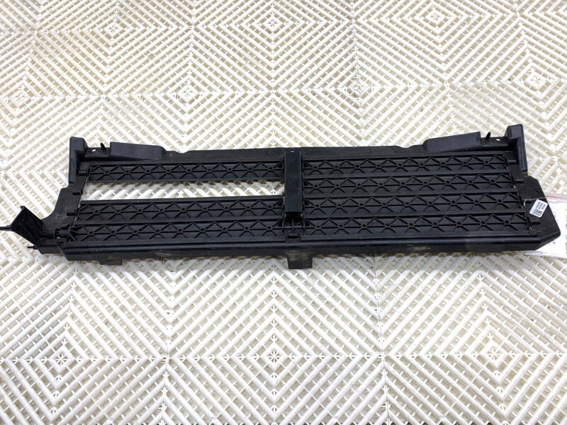 Volant vzduchu žalúzia Land Rover Range Rover Evoque (L551) 2018 - 2022 K8D2-8475-A