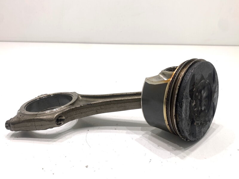 Piest S ojnicou Audi A6 C8 Avant (4A5) 2018 - 2022 R6MK