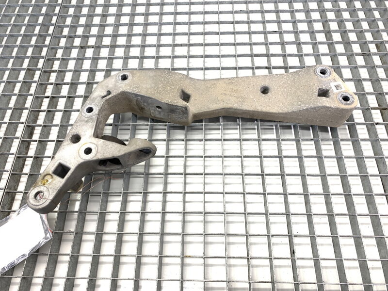 Držiak motora BMW 5 (G30, F90) 2016 - 2022 9485312