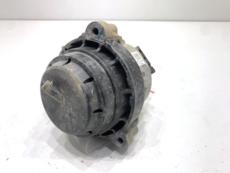 Vankúš motora ľavý BMW 5 (G30, F90) 2016 - 2022 8482772