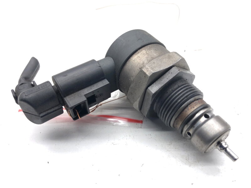 Regulátor tlaku paliva VW Passat B7 (362) 2010 - 2015 057130764AB