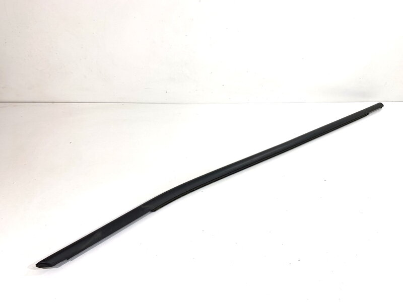 Lišta stieracia predná pravá Skoda Octavia IV Combi (NX5) 2019 - 2022