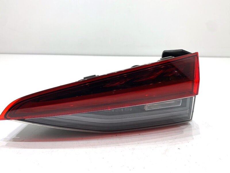 Svetlo zadné pravé vnútorné Skoda Octavia IV Combi (NX5) 2019 - 2022 5E7945308A