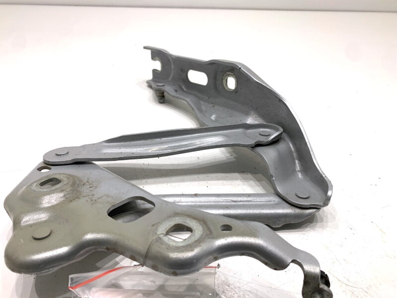 Pánt kapoty pravý predný Skoda Octavia IV Combi (NX5) 2019 - 2022 5E3823302