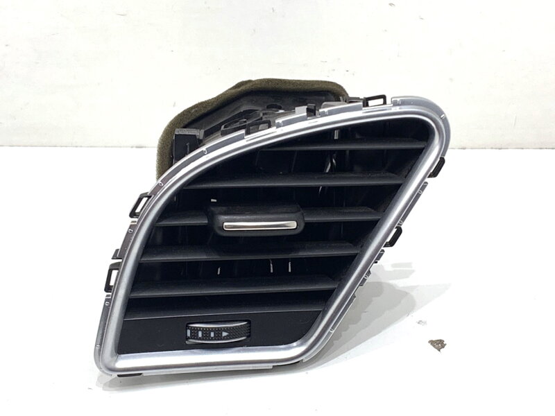 Mriežka ventilácie ľavá predná Audi A4 B8 Avant (8K5) 2007 - 2015 0826000D00001