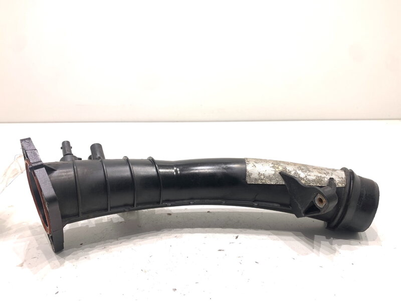 Vzduchové potrubie Mercedes-benz CLA Coupe (C117) 2013 - 2019 A2700900744