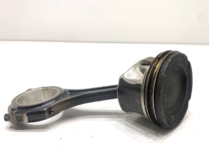 Piest S ojnicou Mercedes-benz CLA Coupe (C117) 2013 - 2019