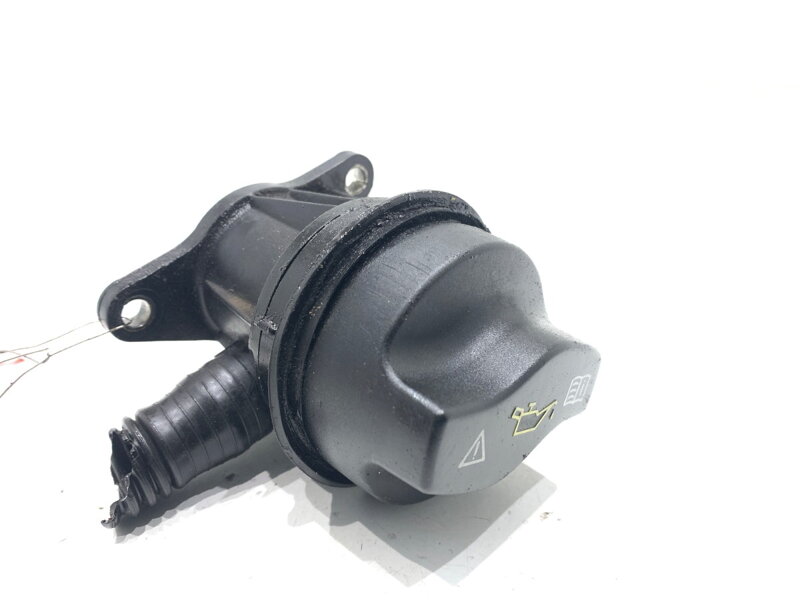 Zátka / viečko nalievacieho hrdla oleja Mercedes-benz CLA Coupe (C117) 2013 - 2019 A2700100001