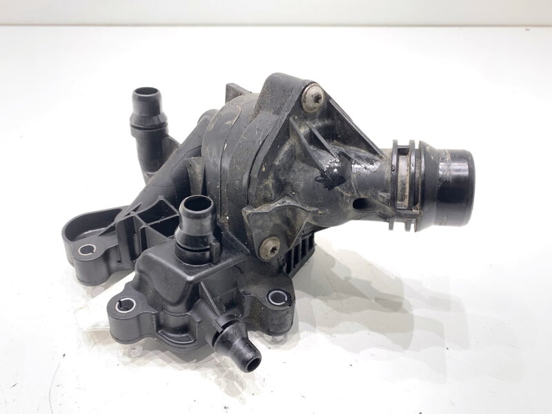 Kryt termostatu BMW 5 (G30, F90) 2016 - 2022 8581627