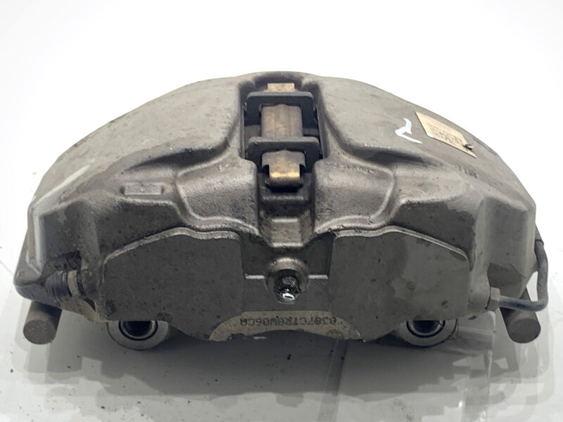 Brzdový strmeň pravý predný Audi A5 (F53, F5P) 2016 - 2022 8W06CA