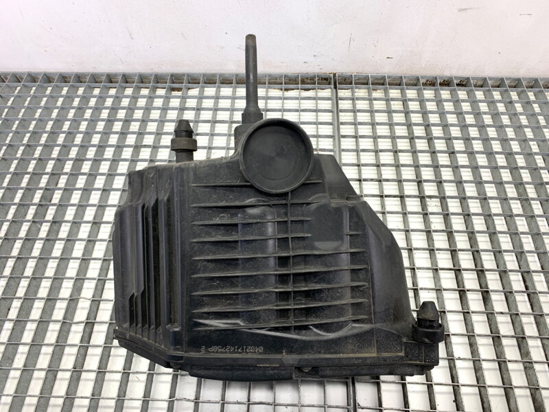 Kryt filtra vzduchu Audi A5 (F53, F5P) 2016 - 2022 8W0133835P