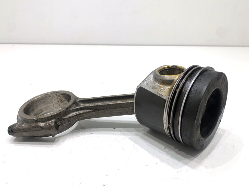 Piest S ojnicou Audi A5 (F53, F5P) 2016 - 2022 04LA