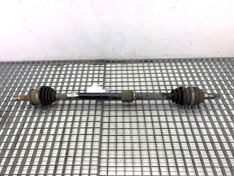 Poloos pravá predná Opel Astra J Sedan 2012 - 2022 13356123