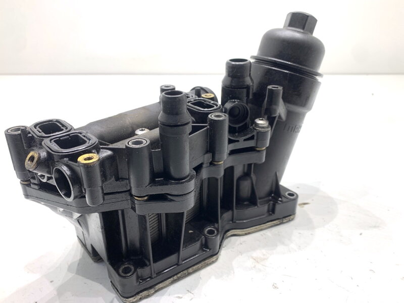 Základňa filtra oleja BMW 3 Touring (F31) 2012 - 2019 70379327