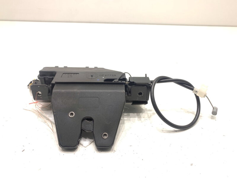 Zámok veka batožinového priestoru zadný BMW 5 (E60) 2003 - 2010 7840617