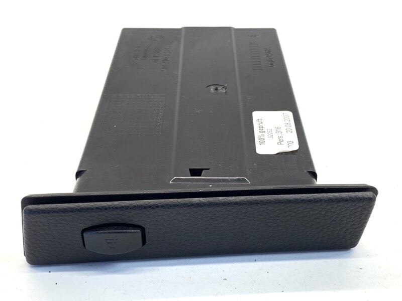 Držiak NA nápoje BMW 5 (E60) 2003 - 2010 7047145