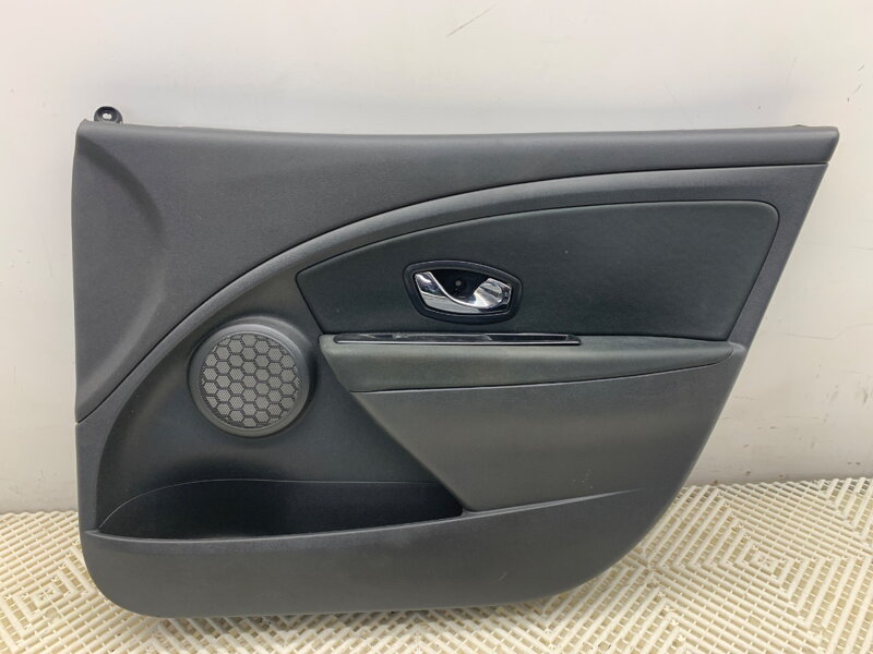 Tapacír dverí pravý predný Renault Megane III Liftback (BZ0/1_, B3_) 2008 - 2022