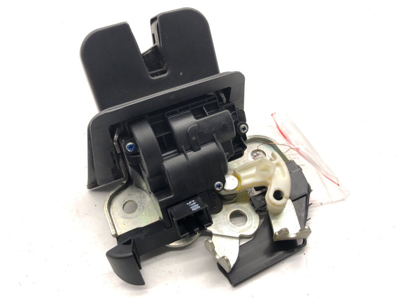 Zámok veka batožinového priestoru zadný Audi A4 B8 Avant (8K5) 2007 - 2015