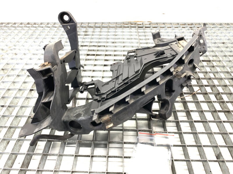 Držiak svetla ľavý Audi A4 B8 Avant (8K5) 2007 - 2015 8K0805607L