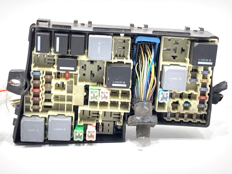 Poistková skrinka Volvo V40 Liftback (525, 526) 2012 - 2022 AV6T-14A067-AD