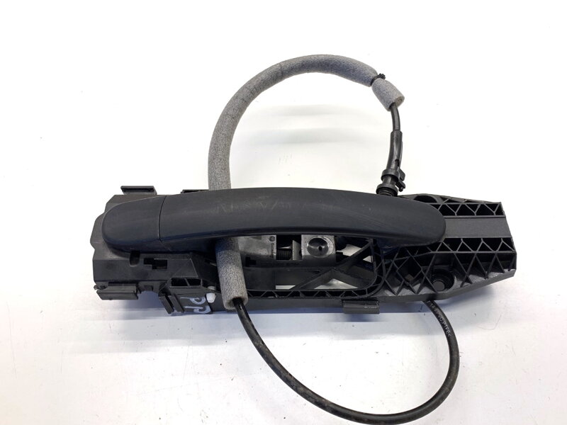 Kľučka vonkajšia pravá predná Seat Ibiza IV ST (6J8, 6P8) 2010 - 2016