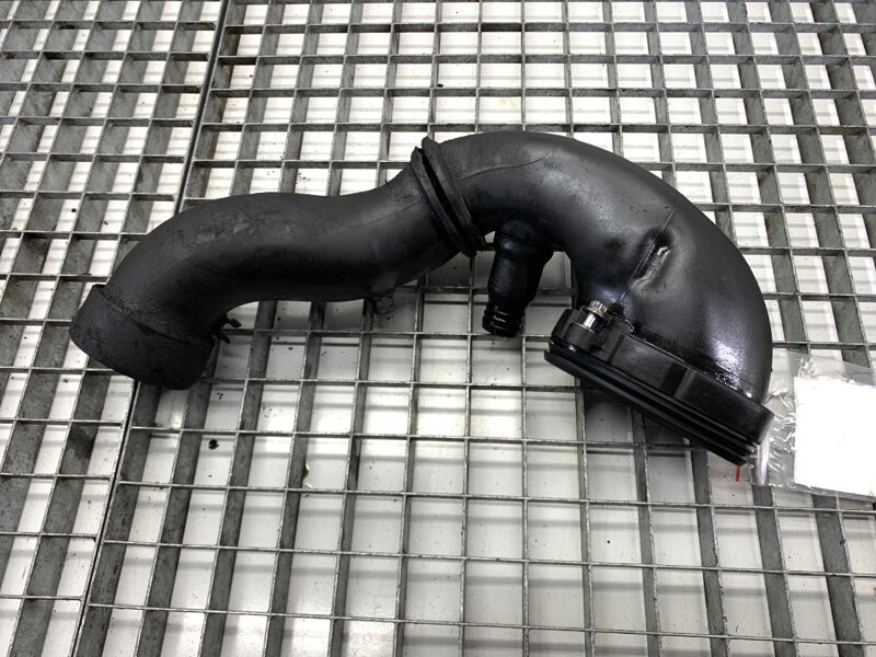 Vzduchové potrubie BMW 5 (E60) 2003 - 2010 7794172