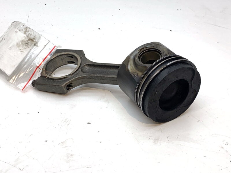 Piest S ojnicou BMW 5 (E60) 2003 - 2010