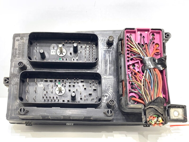 Poistková skrinka Opel Astra H GTC (A04) 2005 - 2010 13242781