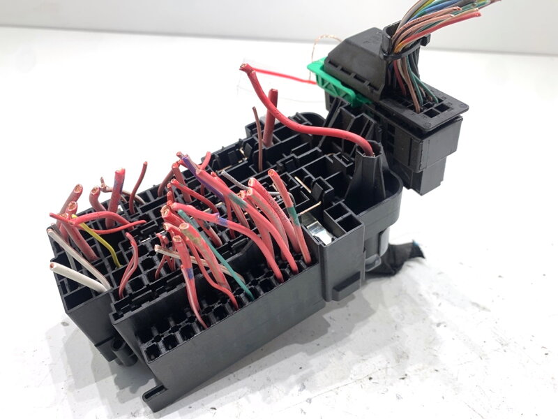 Poistková skrinka Renault Megane III Liftback (BZ0/1_, B3_) 2008 - 2022 1801330-1