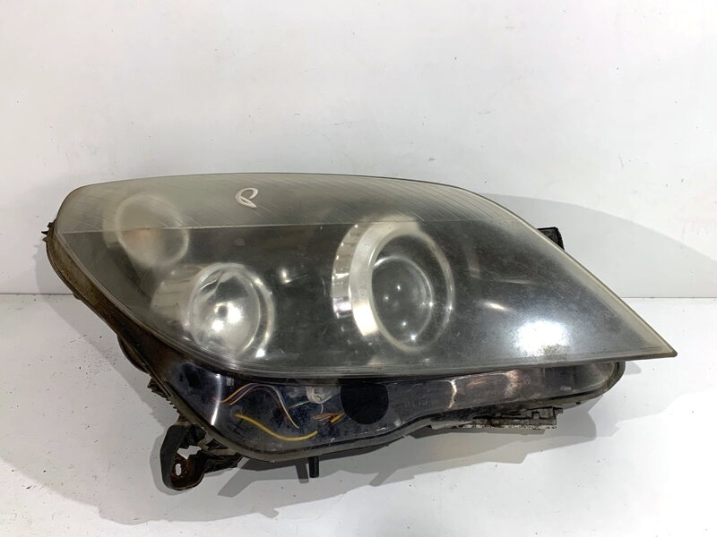 Svetlo pravé predné xenón Opel Astra H (A04) 2004 - 2014
