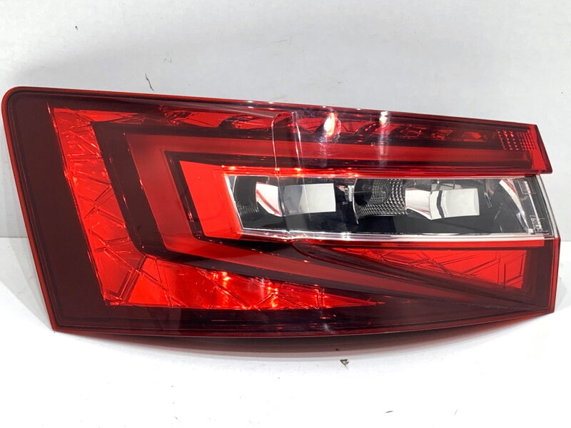 Svetlo ľavé zadné Skoda Superb III (3V3) 2015 - 2022 3V5945207