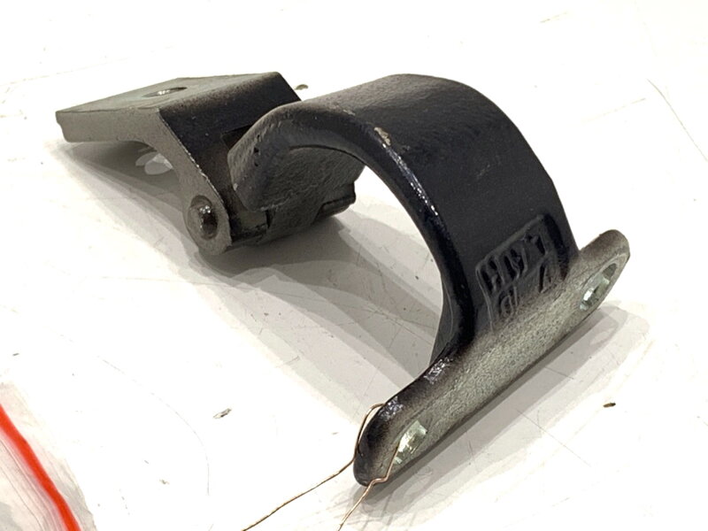 Pánt veka batožinového priestoru ľavý zadný Skoda Superb III (3V3) 2015 - 2022