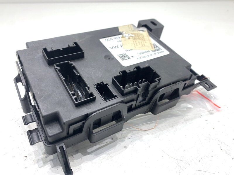 Modul sedadla ľavý Skoda Superb III (3V3) 2015 - 2022 5Q0959760C