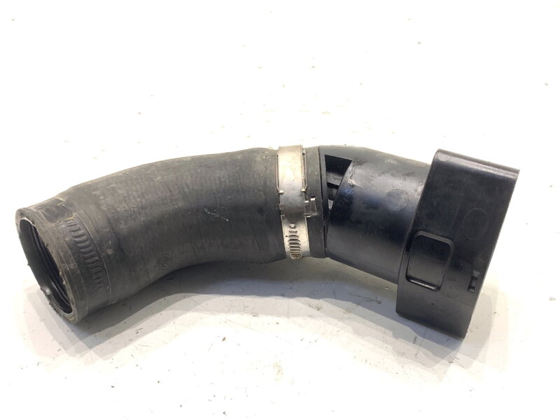 Vzduchové potrubie VW Golf VII Variant (BA5, BV5) 2013 - 2022 04L131111M