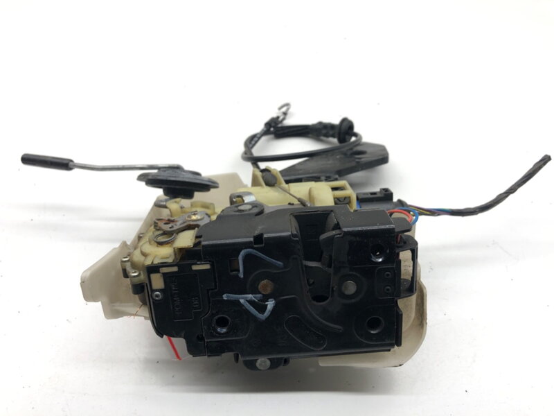 Zámok dverí ľavý predný VW Transporter V Autobus (7HB, 7HJ, 7EB, 7EJ) 2003 - 2015