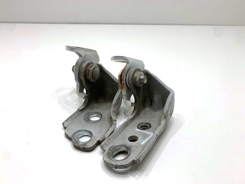 Pánty dvere predné ľavé Ford USA Escape III 2012 - 2019